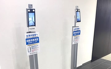 サーマルカメラ「サーマルタブ TMT-03S」 設置事例：「三菱電機ビルソリューションズ株式会社」様